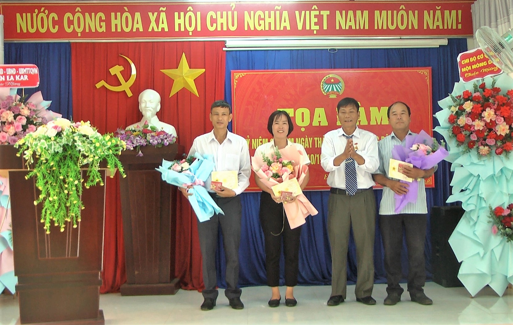 ngoan dunng.00_08_16_12.Still047